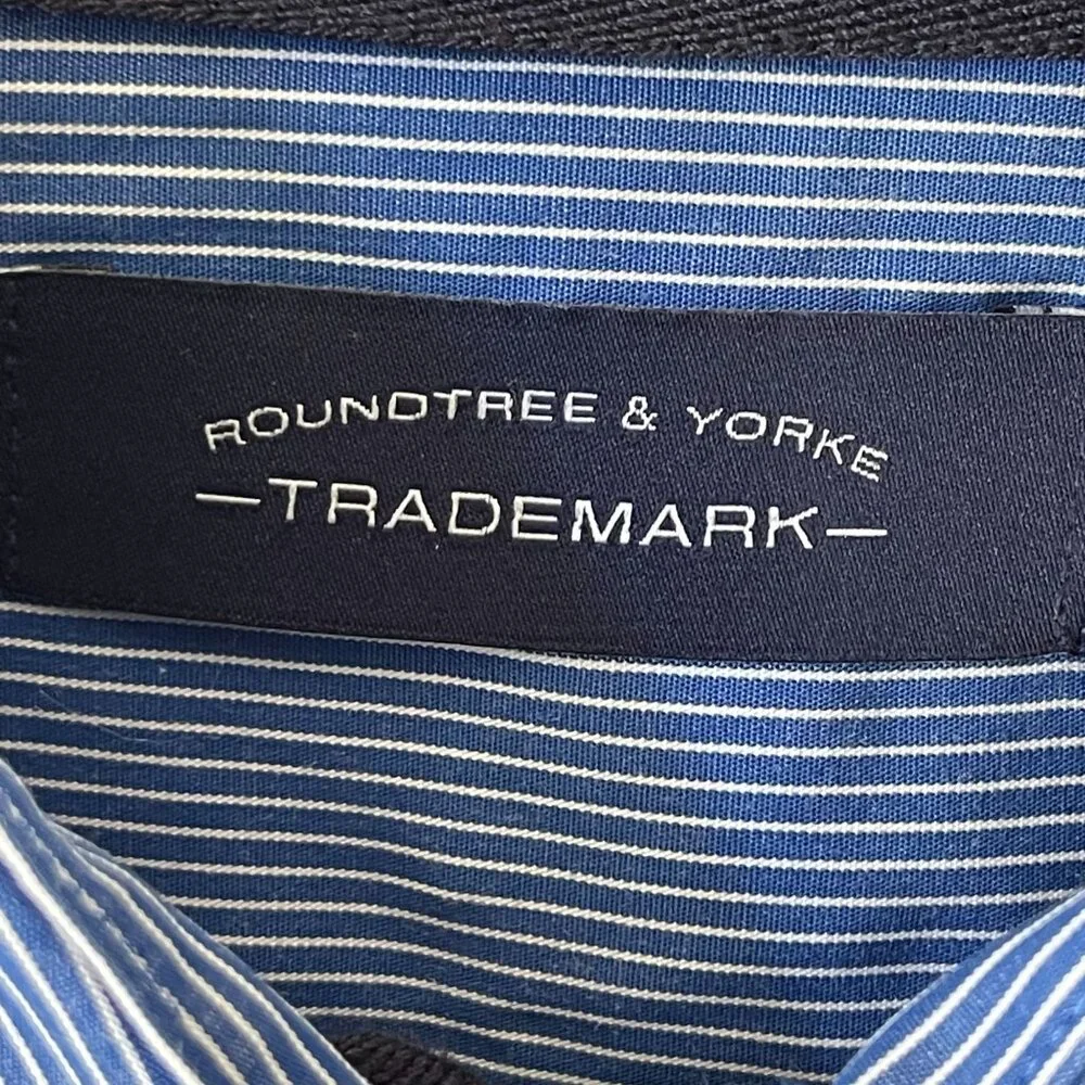 Roundtree & Yorke Blue & White Striped Cotton mens's  Button-Down Shirt M‎